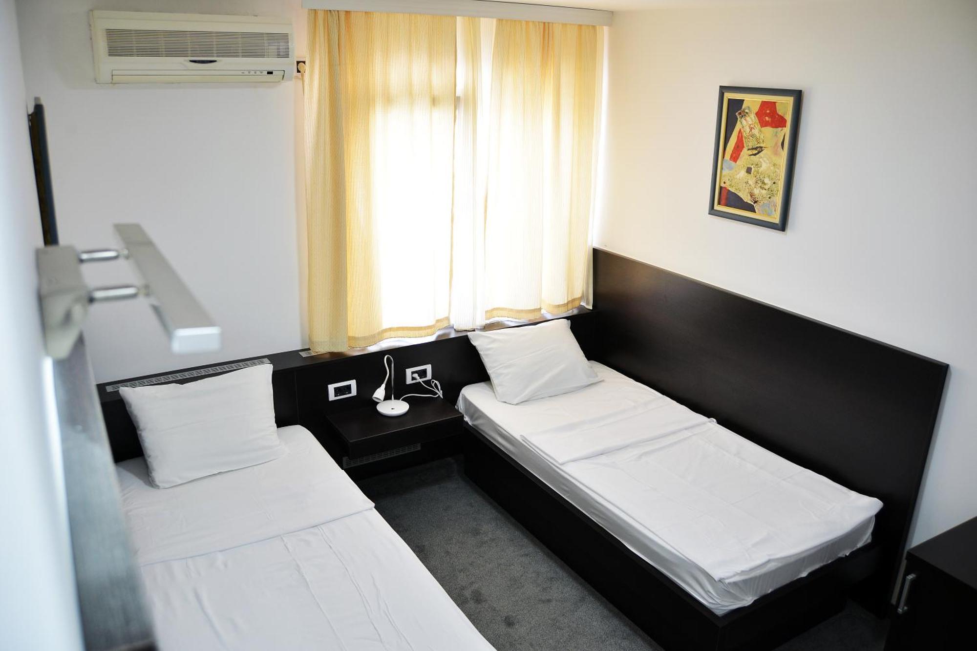 Hotel Golf Kruševac Oda fotoğraf