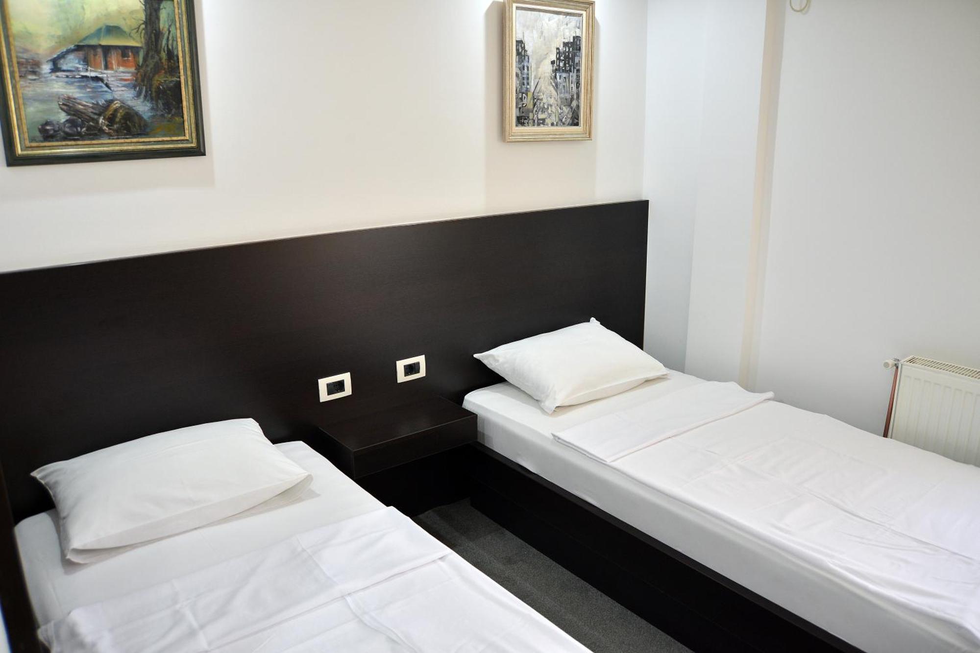 Hotel Golf Kruševac Oda fotoğraf