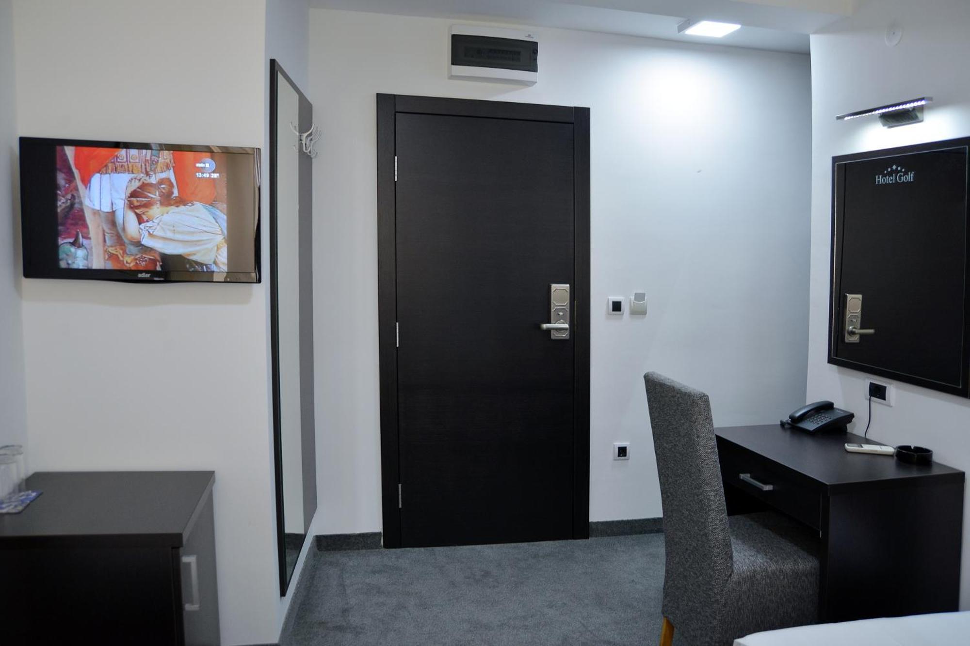 Hotel Golf Kruševac Oda fotoğraf
