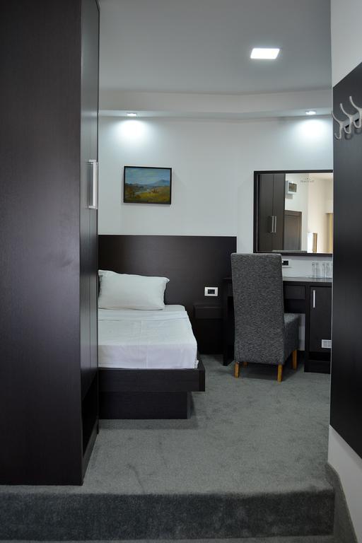 Hotel Golf Kruševac Oda fotoğraf