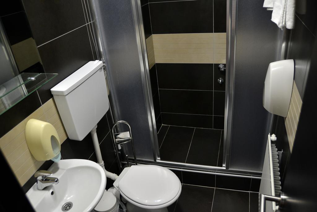 Hotel Golf Kruševac Oda fotoğraf