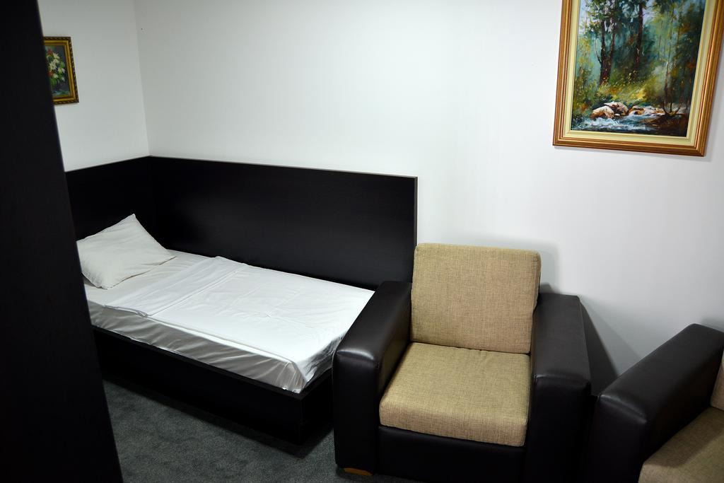 Hotel Golf Kruševac Oda fotoğraf