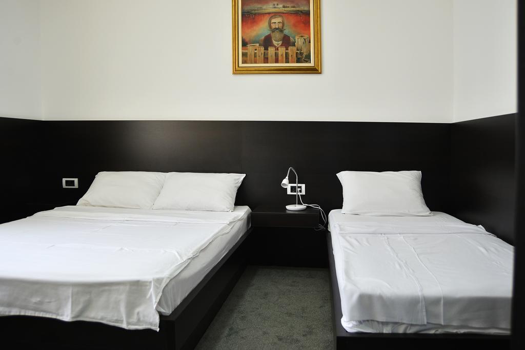 Hotel Golf Kruševac Oda fotoğraf
